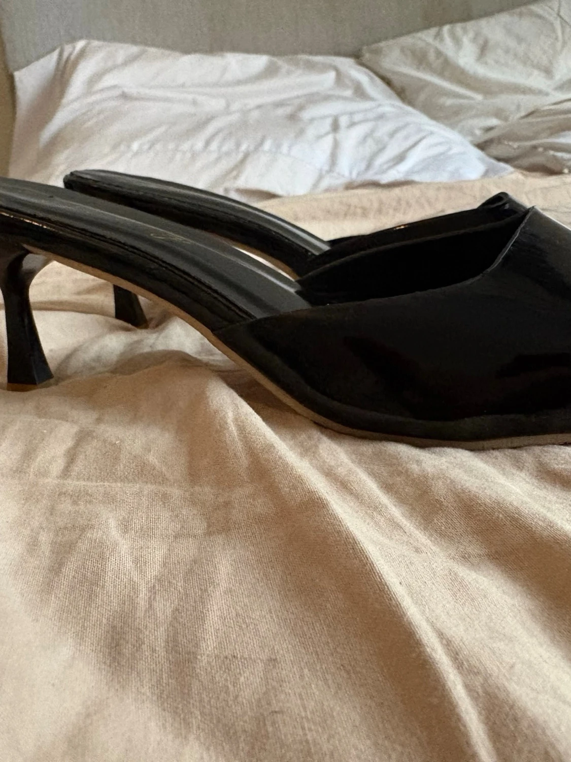 Svarta lackade slip-in pumps - 2