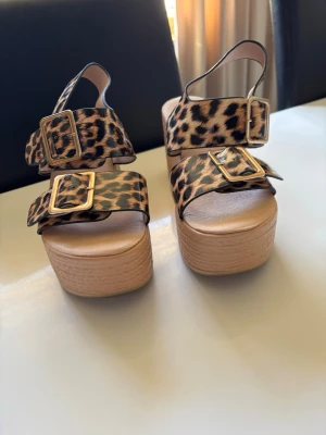 Leopard skor  - Leopard skor, använda ett par gånger, därav priset 💋 ▪️ TikTok - Ginise  