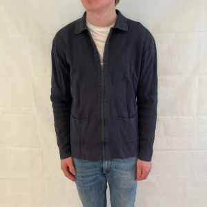 John Henric Overshirt Blue Men's - Marin overshirt i pre-owned skick, storlek L.