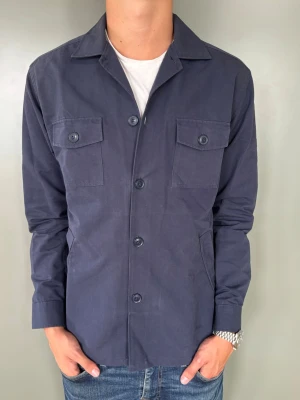 John Henric Overshirt - Strl - L | Skick 10/10 | Nypris - ca 1500kr | Vid minsta lilla fundering är det bara att höra av sig!
