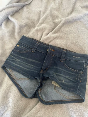 Mörkblåa shorts - Snygga mörkblå denimshorts.