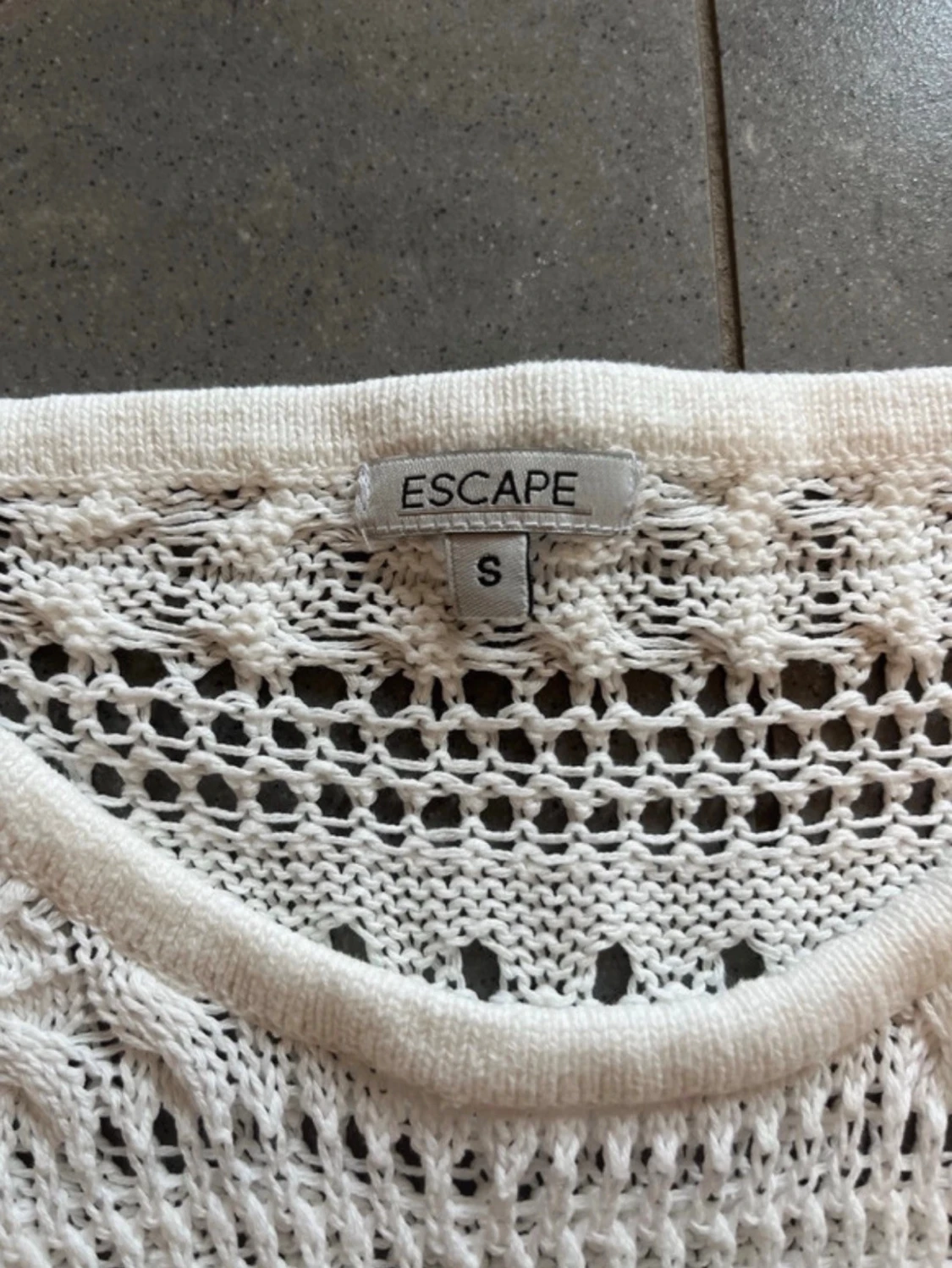 Vit stickad klänning från Escape - 1