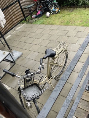 Crescent elcykel Elina  - Hejsan säljer min beige crescent elcykel med batteri, fungerar utmärkt bra finns inga fel på den. Örebro 