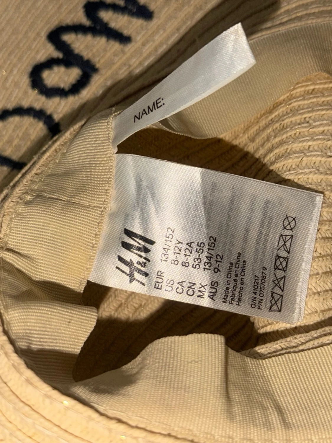 Beige solhatt med blå text - 3