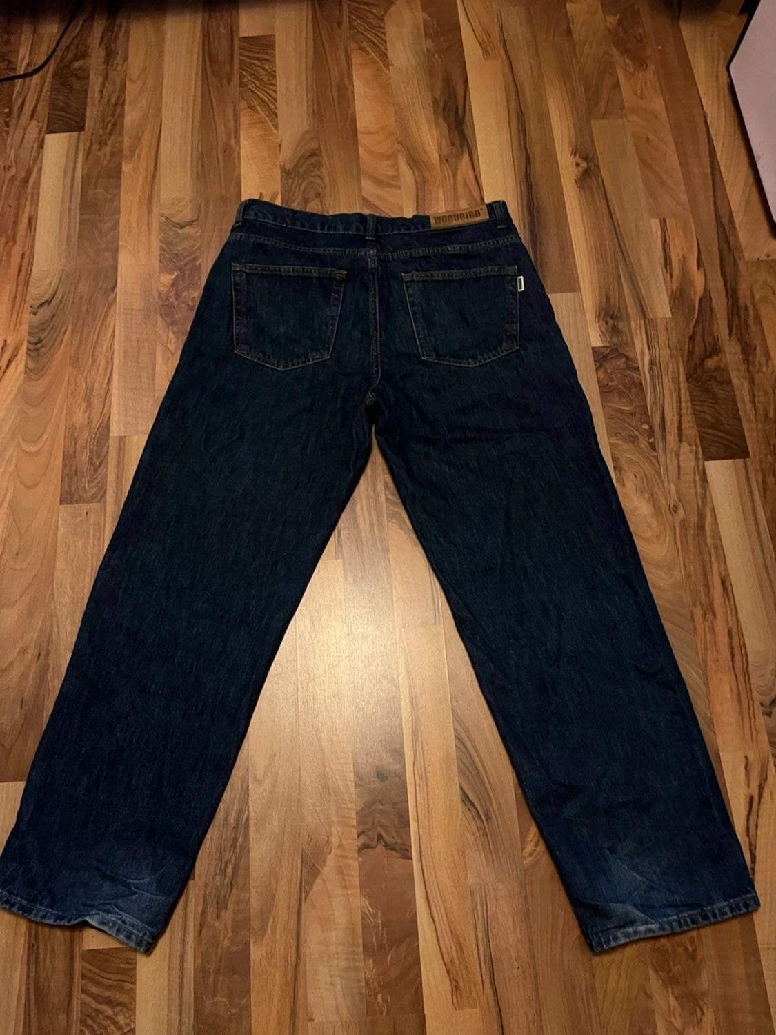 Mörkblå raka jeans från Woodbird - 2