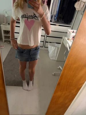 Vit topp  - Säljer en vit topp från Gina💕