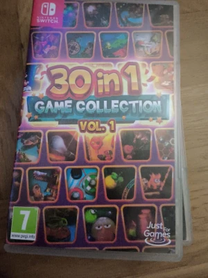 30 in 1 Game Collection Vol. 1 Switch - Samling med 30 olika spel i ett, till Nintendo Switch. Fodralet är färgglatt med bilder från spelen och texten '30 in 1 Game Collection Vol. 1' på framsidan. Perfekt för dig som gillar variation och partyspel.