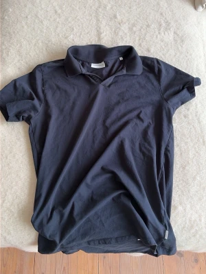 Lindbergh pike  - Snygg väldigt få gånger använd piké från Lindebergh säljes. (slim fit) pris kan diskuteras 