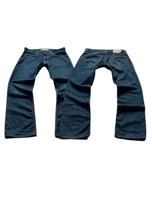 Blåa Levis 506 Bootcut / Regular Fit Jeans Storlek W31 L34 - Mycket fina Levis Jeans i blå färg. | Jeansen är i mycket bra skick och sparsamt använda. |  Äkta som allt annat jag säljer! ✅ |  Storlek: W31 L34  | Skick: Mycket Bra Skick  | Färg: Blå | Märke: Levis | Modell: Jeans |   Hör gärna av dig vid frågor så svarar jag så fort jag kan! 😁 |  (SKU - 229)
