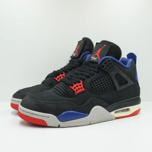 Jordan 4 Retro Rare Air (White Lettering) - Välanvända sneakers från Jordan, modell 4 Retro Rare Air med vit text.
