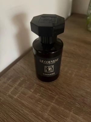 Le Couvent Tinharé Eau de Parfum - Le Couvent Tinharé Eau de Parfum som är lik Baccarat Rouge 550 i luktprofil. Bränt socker aktig parfym god och unisex full 50 ml