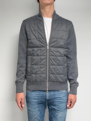 Brax cardigan  - Stickad Cardigan | Skick: 10/10 | Strl 48 passar S-M | Pris - 449 | Fraktar via Postnord eller Instabox på köparens bekostnad | Hör av dig vid minsta fråga eller fundering//CL