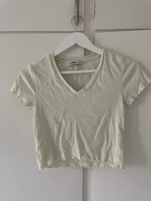Croptop  - Från new yorker stl S i använt skick.