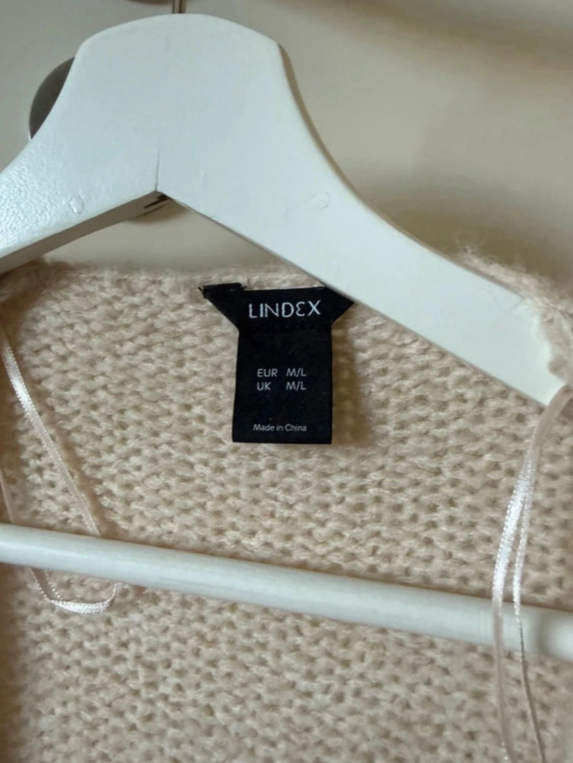 Beige stickad kofta från Lindex - 1