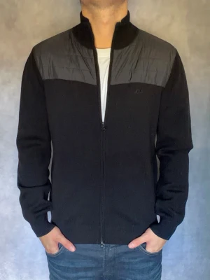 J.Lindeberg Cardigan - Riktigt snygg j.lindeberg cardigan | Storlek M | Riktigt fint skick | Modellen är 181 och väger 74kg | Bara att skriva vid frågor eller funderingar 