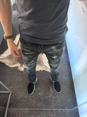 Dsquared2 jeans - Dsquared2 jeans! Storlek 46 (IT). Om frågor finns så tveka inte - fråga på! Mvh