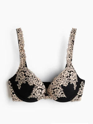 Intimissimi bh dupe - En dupe på den populära intimissimi bhn från hm. Den är super pushup. Strl 75b. Nypris 299. Använd med jättebra kvalite och inga defekter. Skriv om ni vill ha fler bilder!