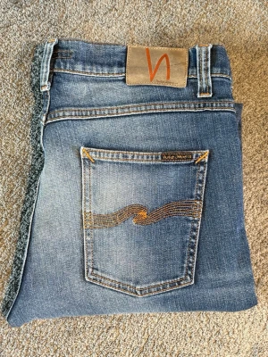 Nudie Jeans Lean Dean - Ljusblåa Nudie Jeans||Skick 9/10||Storlek W33/L34||Modell Lean Dean||Skriv vid minsta intresse||