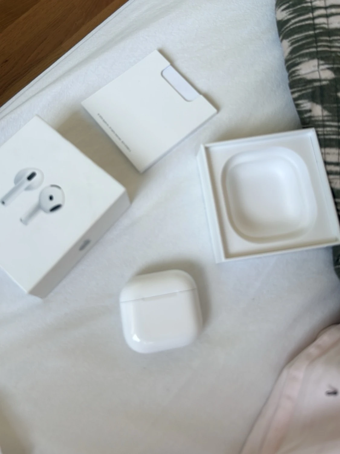 AirPods 4 - 2