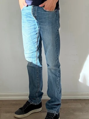 Nudie jeans  - säljer nu ett par nudie jeans i mycket bra skick.                               inga dessvärre defekter så utan mest använda.                                          Mått: Midja - 40cm, längd - 106cm, benöppning - 18cm                                                                                 Om du är några frågor angående dessa är det bara att skriva!