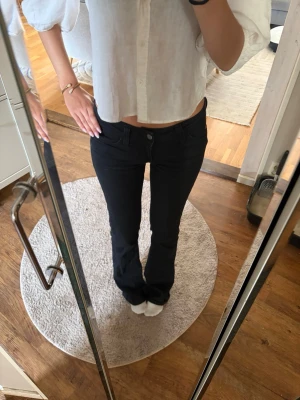Weekday jeans  - Svarta weekday jeans i stl 26/32 cheapmonday 