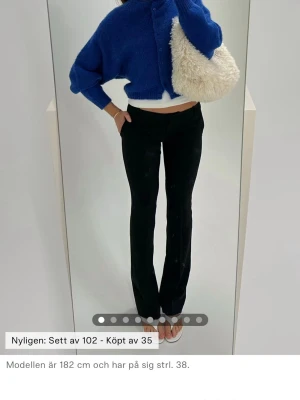 Svarta kostymbyxor bikbok  - säljer mina SKITSNYGGA kostymbyxor ”Vera” fårn bikbok då de inte passar längre tyvärr. Nypris 499. Kan bytas mot samma modell i 32.