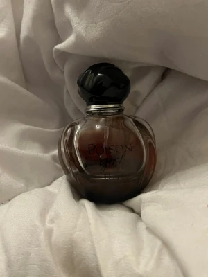 Poison girl dior parfym 30ml - 30ml fladka. Mer än hälften kvar ❣️