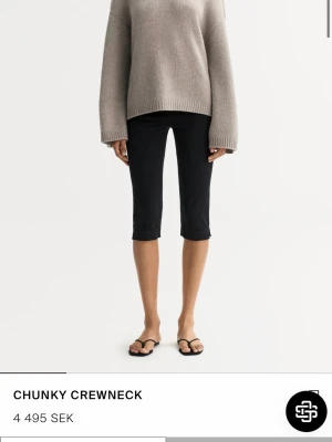 Chunky beige stickad tröja - Superfin stickad tröja från soft goat, säljer då den inte kommer till användning. I storlek XS men är ganska oversized. Endast använd ca 3 gånger därav i mycket bra skick! Nypris ca 4500, pris kan diskuteras🩷skriv privat för fler bilder