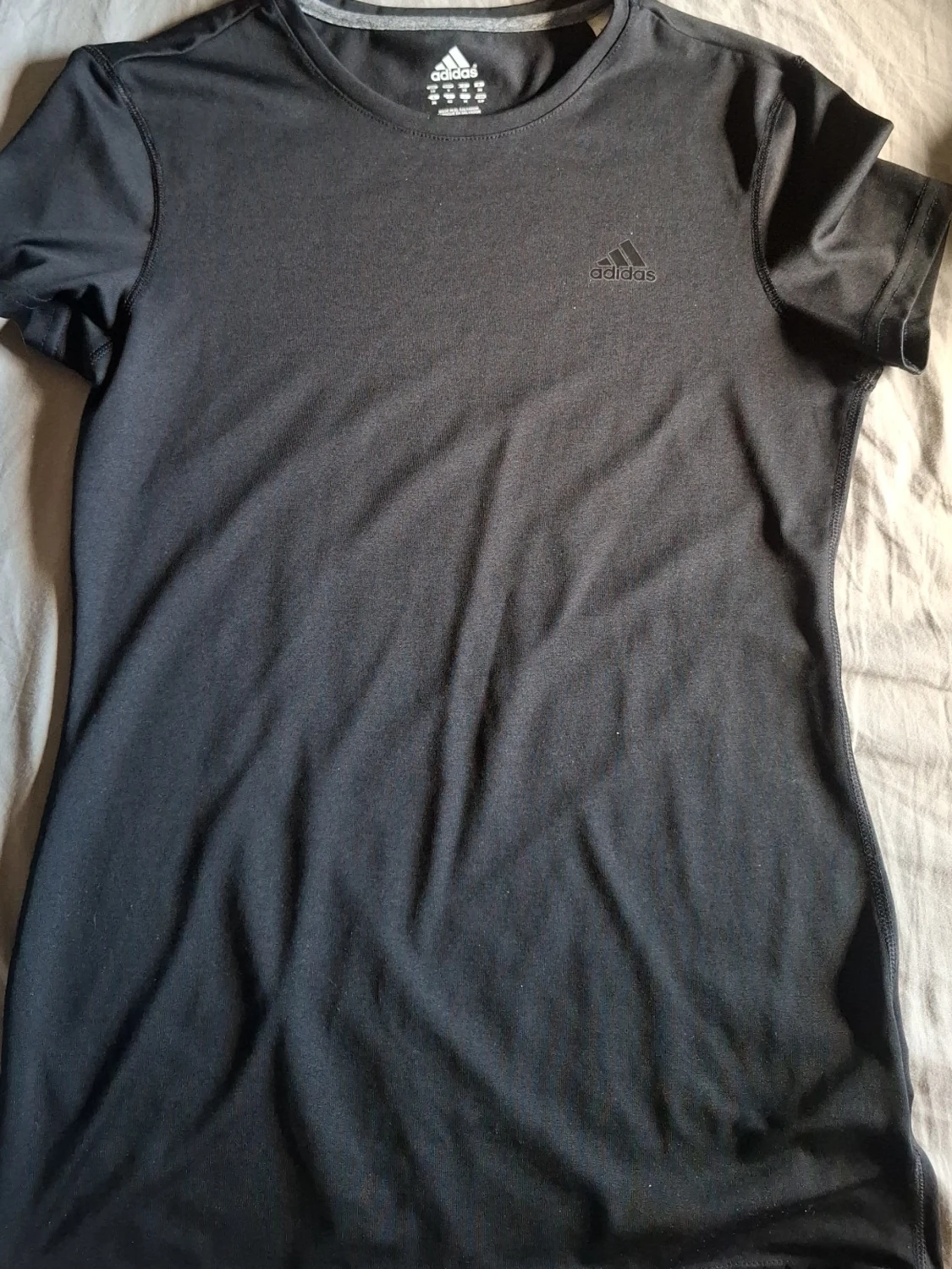 Svart t-shirt från Adidas