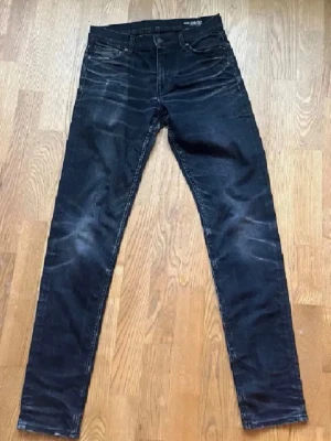 Selvdege liknande Jeans  - Säljer dessa Selvedge liknande Jeans med en tvär snygg fade. Storlek W29 L32. Modellen är 181 och väger 66. Skriv vid frågor!