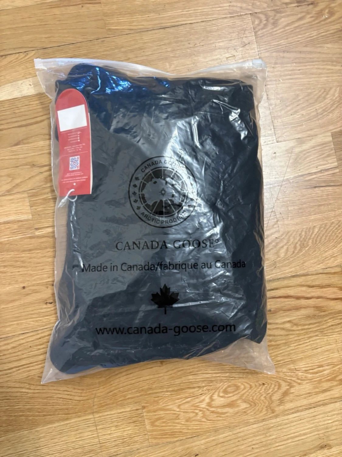 Svart hoodie från Canada Goose - 2