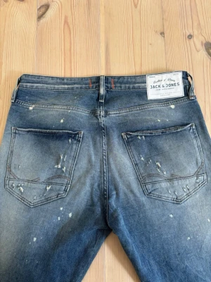 Jack & jones jeans  - Blåa Jack & jones jeans - W33 L32 - Slimfit/glenn - Skick 9/10 - hör av dig vid minsta fundering!