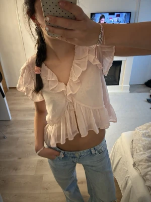 Rosa topp - Kommer sälja denna snygga rosa volangtopp på min plick liveshow söndag 23/8 19:00 där man kommer se plagget närmare 💌