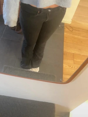 snygga svarta jeans  - svarta jeans ifrån gina tricot i storlek S/36. endast använda en gång 