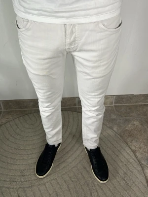 Dondup Mius 34 - CONDITION — 9/10 Excellent condition.  Light signs of wear.     SIZE — 34 Model is 185 cm, 80kg  MEASUREMENTS (CM) (Please refer to the last photo for measurement guide)  A — 40 cm  B — 96 cm  C — 16 cm