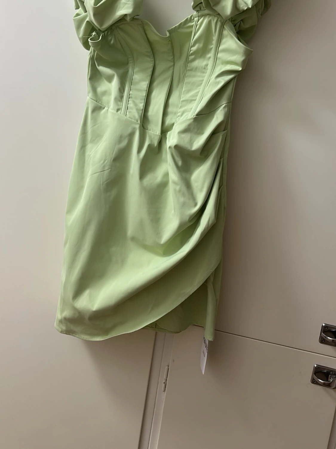 Ljusgrön axelbandslös klänning - 3