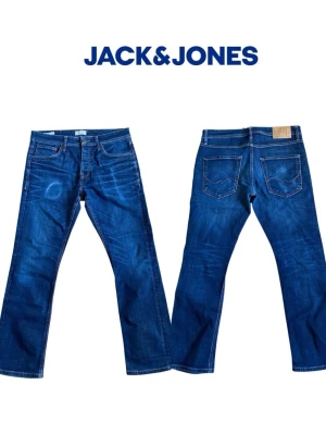 Selvedge jeans, snygga fades. - Säljer ett par selvedge jeans med fina fades, skicket är riktigt bra och inget fel. W30 L32, 10% rabbat vid köp om man följer och då skickar jag även med gåva!