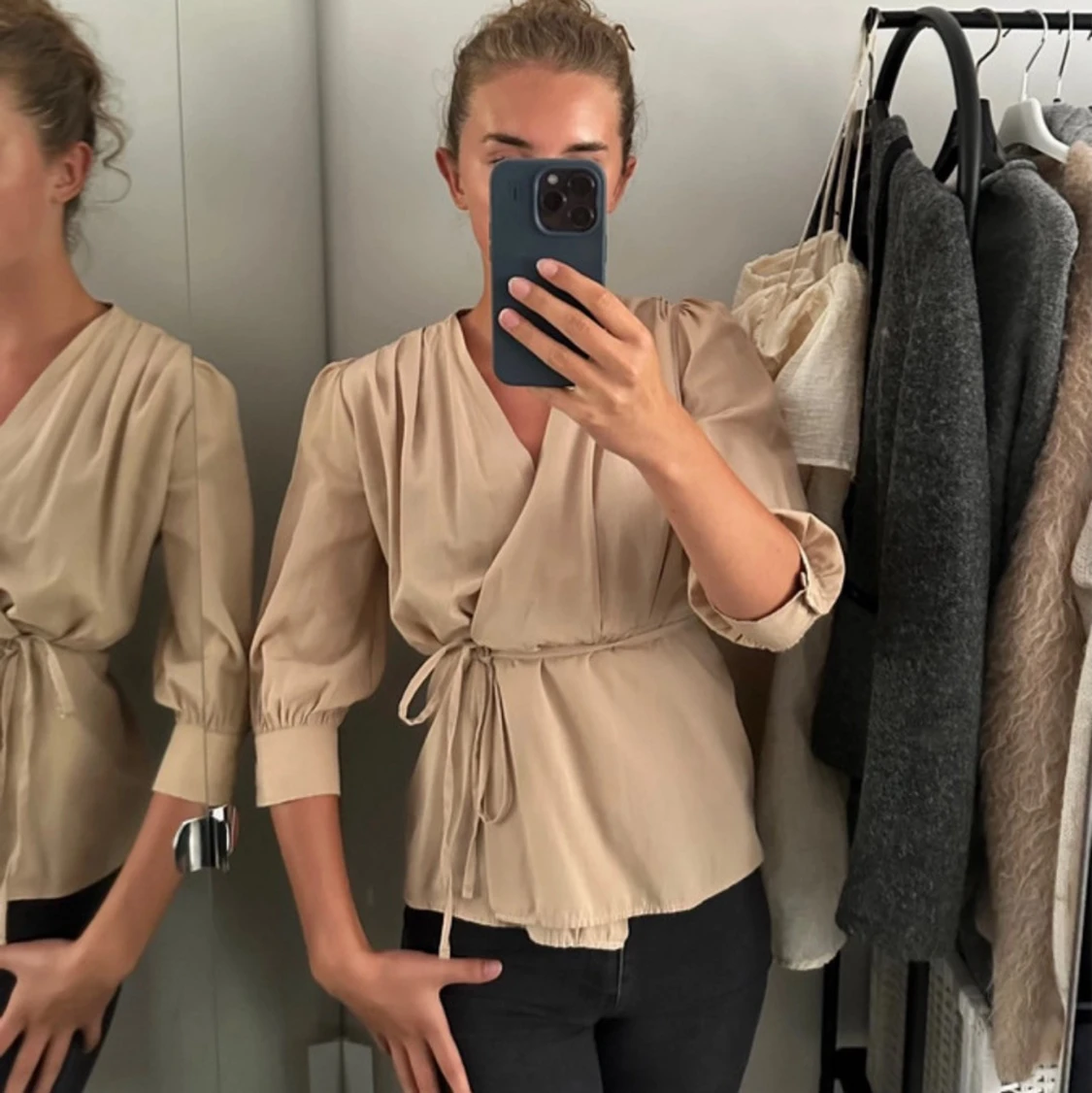 Beige omlottblus med knytband - 1