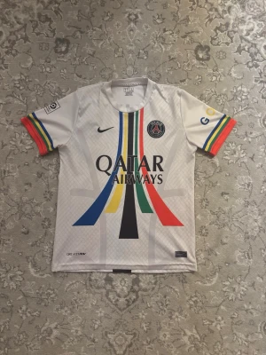 PSG Fotbollströja  - Mängdrabatt finns! Ju fler plagg du köper, desto bättre pris kan jag ge!