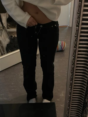 Bigstar jeans  - Säljer då de är för små på mig. Klippt bort lappen där storleken stod men skulle chansa på 34 då jag bär 36. De är lite långa på mig som är 156cm. 