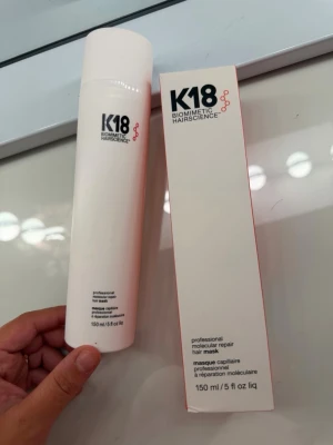 K18 Molecular Repair Hair Mask - K18 Biomimetic Hairscience Molecular Repair Hair Mask är en professionell hårmask som reparerar håret på molekylär nivå. OÖPPNAD, kvitto finns!! 
