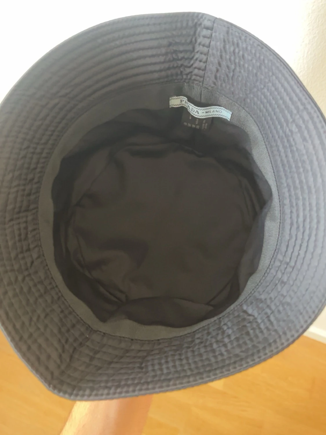Svart bucket hat från Prada - 1