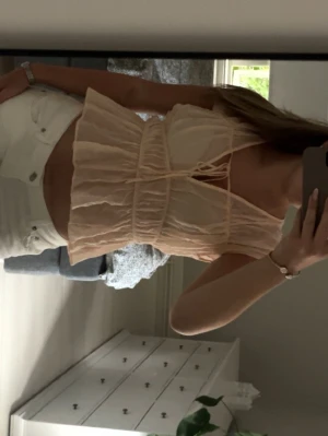 Hm topp  - En supersöt aprikos topp/blus från Hm i storlek S, bara använd en gång 💞