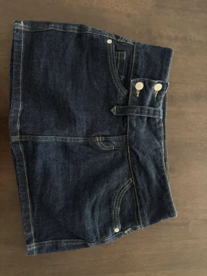 Jättefin denimkjol - Shorts i och jättefin! Passar även mig med S
