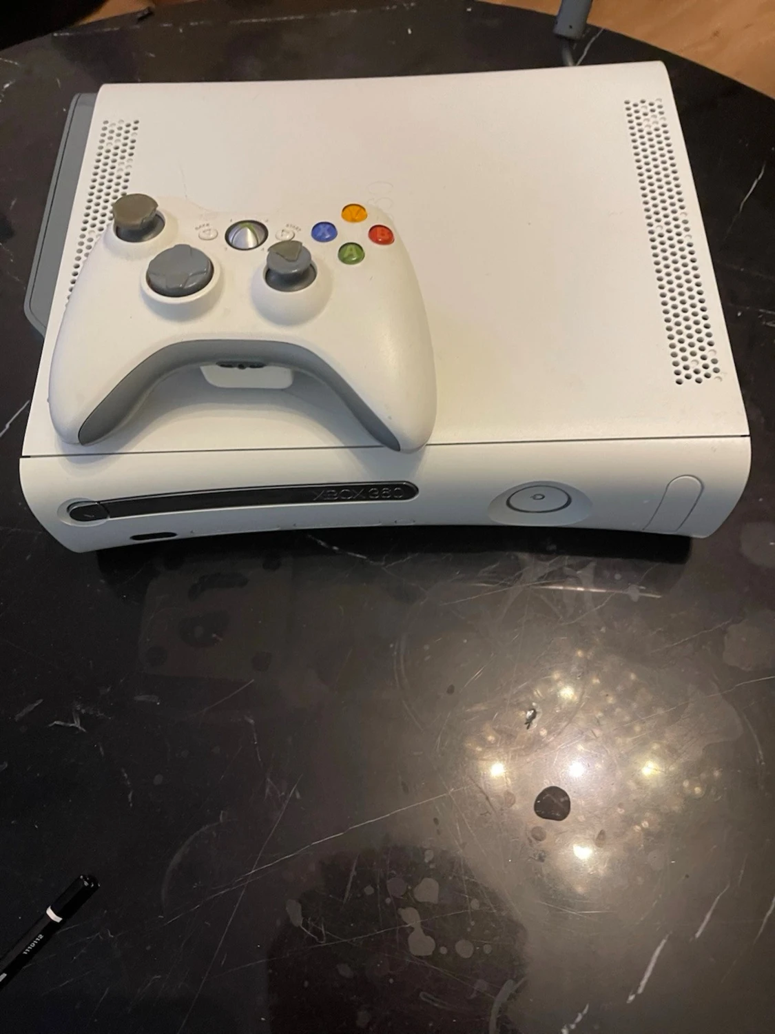 Xbox 360 vit spelkonsol med handkontroll