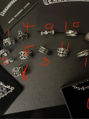 😎‼️ Chrome Hearts Ringar Rings Open Justerbara  - mycket att välja mellan! skriv bara nummer och bokstav eller annat så kan jag göra crazy deals. annars är styckpriset ungefärligt 199 för armanden och ringarna nånstans mellan 99 kr beroende på och hur många! skriv på 😆~ svarar och med gratis frakt 😎