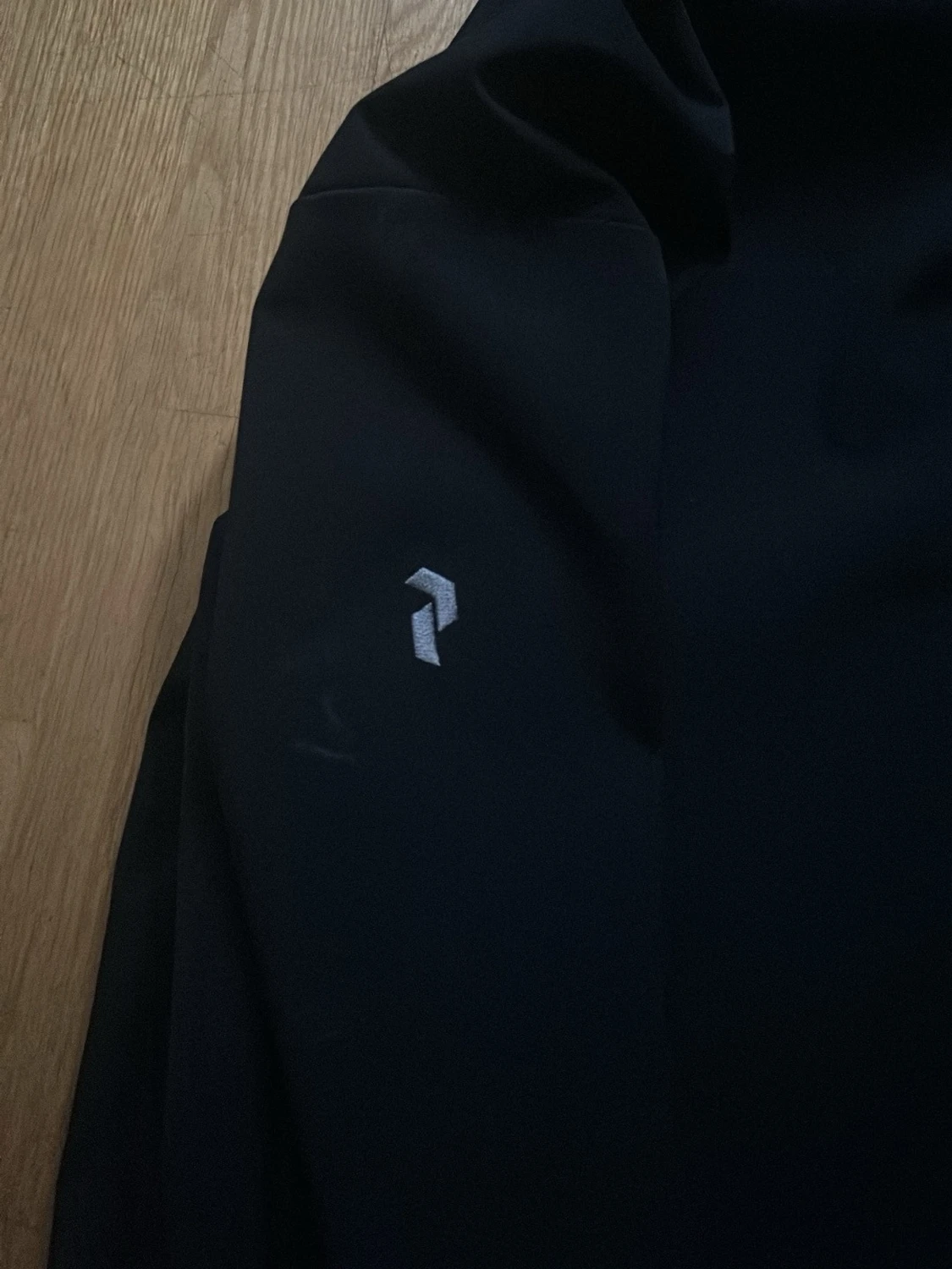 Svart vindjacka från Peak Performance - 2