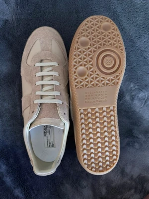 Maison margiela (beige/42) - Great condition margiela gats, never worn. Completely new. Comes with box and dustbags (everything included in the picture). Same day shipping. Receipt is available!