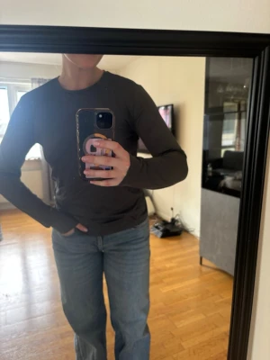 Microfiber tröja från H&M - Storlek L, känns som M! Superskönt och luftigt material men den har aldrig kommit till användning.