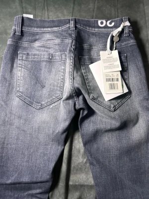 Dondup George slim fit jeans gråa - Nya | Size 29  | fraktar spårbart inom 24 timmar |  för att köpa klicka ” köp nu” | vid frågor skriv ett meddelande |